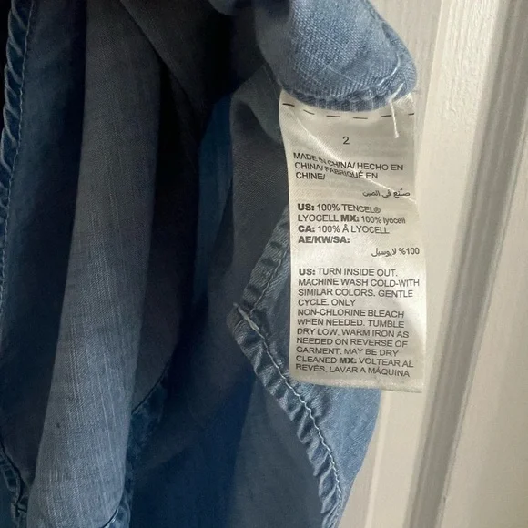 Chico’s white & blue ombré sleeveless top. Pockets. EUC! Size 2/L - Picture 5 of 6